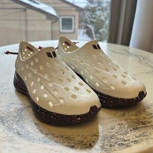 Men's White Water Shoes with Black Sole